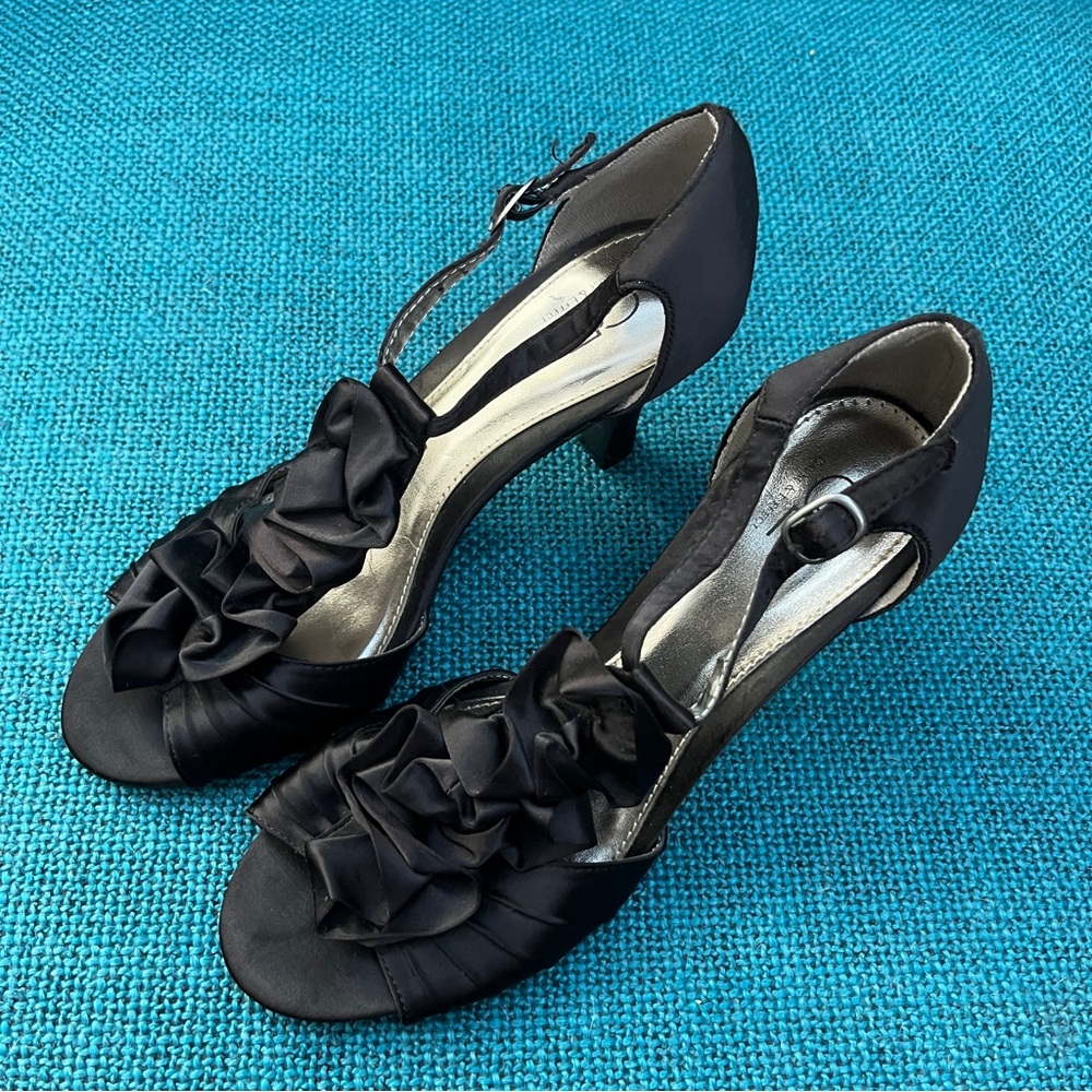 Cause & Effect Women’s 6.5 Black Satin Ruffle High Heels